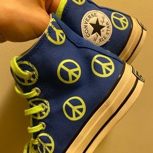 Womans size 7 Converse with peace signs.